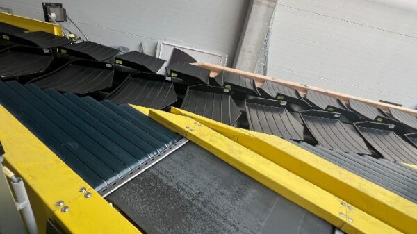 Kippschalensorter, Beumer, 81 Sorterendstellen,  – gebraucht - : – Bild 41