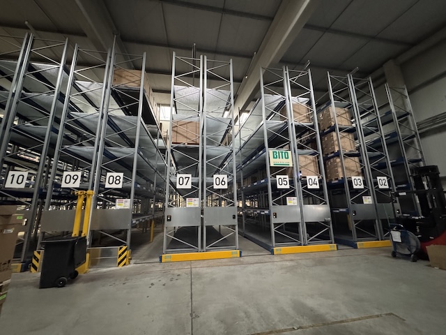 Palettenverschieberegalanlage, Bito, Höhe ca. 8m, 900kg / Palette, 3,60m Traversen, ca. 2.684 Stellplätze - gebraucht - : lagertechnik Palettenverschieberegalanlage, Bito, Höhe ca. 8m, 900kg / Palette, 3,60m Traversen, ca. 2.684 Stellplätze - gebraucht - : – Bild 42