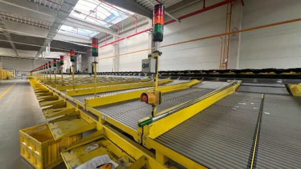 Kippschalensorter, Beumer, 81 Sorterendstellen,  – gebraucht - : – Bild 43