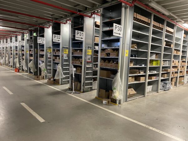 Große Fachbodenregalanlage (ca. 3.600m2), Dexion, 2 geschossig (könnte noch aufgestockt werden) mit 3 Treppen und 4 x 2er Palettenübergabeplätze, auf Wunsch mit Aufzug, Durchlaufregalen und umlaufender Lagerbühne, gesamt ca. 2.400 Felder – gebraucht - : – Bild 44