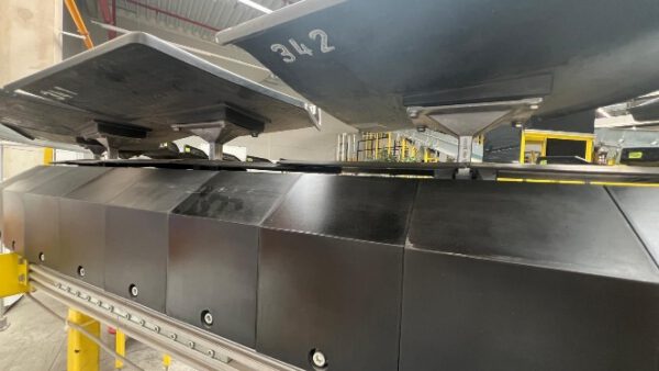 Kippschalensorter, Beumer, 81 Sorterendstellen,  – gebraucht - : – Bild 48