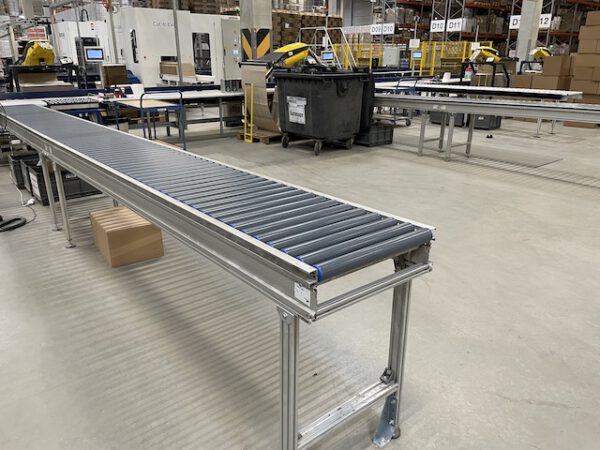 Große Fördertechnikanlage ca. 700m Fördertechnik, inkl. Schuhsorter, Ambaflex Höhenförderer, Packplätzen, Waagen, Scanner, Ersatzteilpaket, Scherenrollenbahnen, etc. - gebraucht - : – Bild 37
