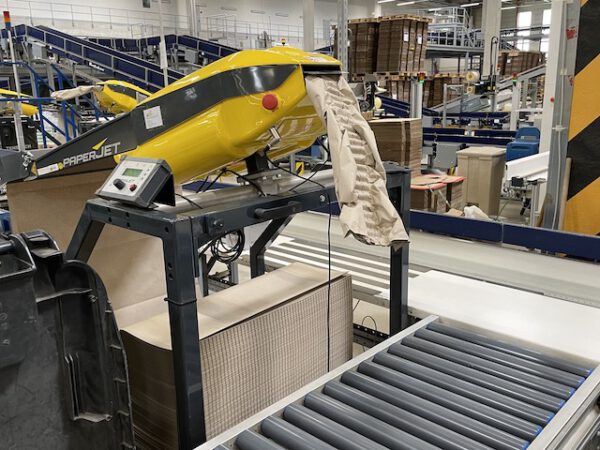 Große Fördertechnikanlage ca. 700m Fördertechnik, inkl. Schuhsorter, Ambaflex Höhenförderer, Packplätzen, Waagen, Scanner, Ersatzteilpaket, Scherenrollenbahnen, etc. - gebraucht - : lagertechnik