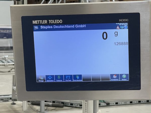 Große Fördertechnikanlage ca. 700m Fördertechnik, inkl. Schuhsorter, Ambaflex Höhenförderer, Packplätzen, Waagen, Scanner, Ersatzteilpaket, Scherenrollenbahnen, etc. - gebraucht - : – Bild 31