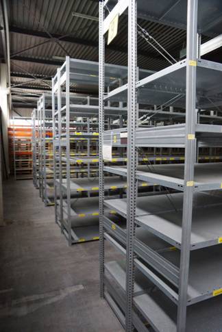 Fachbodenregale, Meta, Rahmenhöhe ca. 3,10m, Tiefe 0,60m, max. 124 Felder – gebraucht – lagertechnik