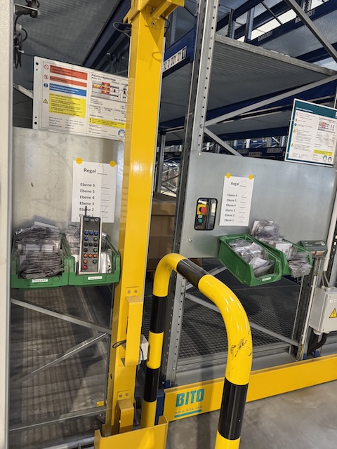 Palettenverschieberegalanlage, Bito, Höhe ca. 8m, 900kg / Palette, 3,60m Traversen, ca. 2.684 Stellplätze - gebraucht - : lagertechnik Palettenverschieberegalanlage, Bito, Höhe ca. 8m, 900kg / Palette, 3,60m Traversen, ca. 2.684 Stellplätze - gebraucht - : – Bild 9