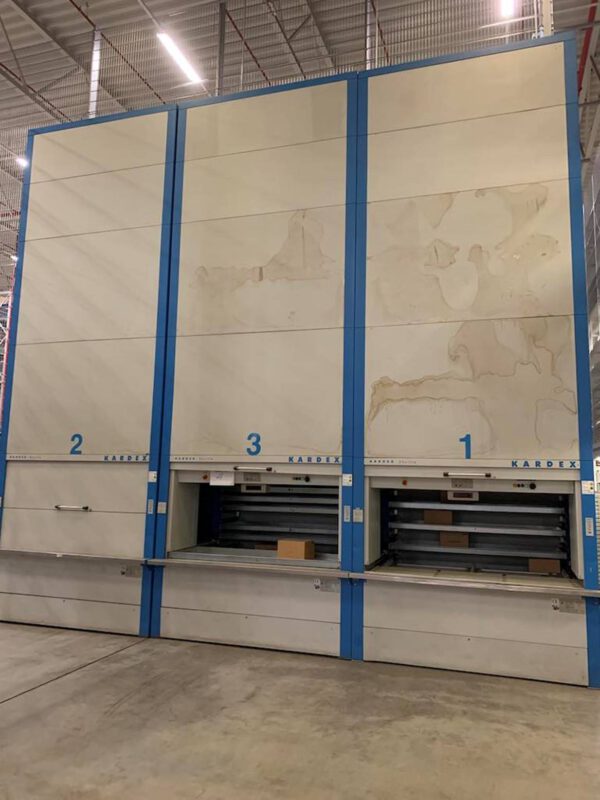 7 Stück Lagerlift, Kardex, ca. 6,30m bzw 1x 6,90m hoch (kürzbar), 2 Tablargrößen, 215/230kg pro Tablar, 1 Gerät 150kg – gebraucht -: