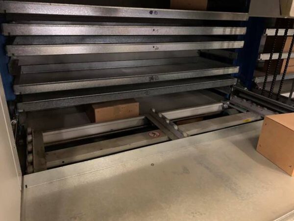7 Stück Lagerlift, Kardex, ca. 6,30m bzw 1x 6,90m hoch (kürzbar), 2 Tablargrößen, 215/230kg pro Tablar, 1 Gerät 150kg – gebraucht -: – Bild 4