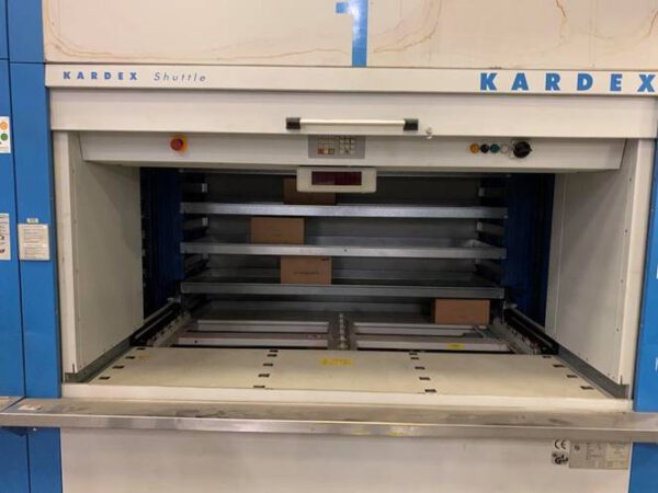 7 Stück Lagerlift, Kardex, ca. 6,30m bzw 1x 6,90m hoch (kürzbar), 2 Tablargrößen, 215/230kg pro Tablar, 1 Gerät 150kg – gebraucht -: – Bild 10