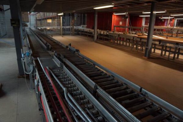 Angetriebene Rollenbahnen: 110m in Elementbreite 68cm und 235m in Elementbreite 49cm, etwas Gurtbahnen, inkl. Kurven, diverser Umsetzer und Bizerba Waage, etc.. – gebraucht - : – Bild 18