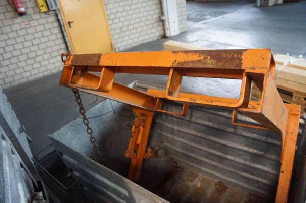 5 St. stapelbare Kippbehälter, verzinkt, inkl. 1 Staplertraverse - gebraucht- : – Bild 9