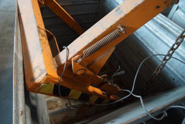 5 St. stapelbare Kippbehälter, verzinkt, inkl. 1 Staplertraverse - gebraucht- : – Bild 12