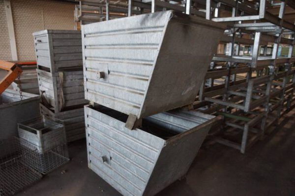 5 St. stapelbare Kippbehälter, verzinkt, inkl. 1 Staplertraverse - gebraucht- : – Bild 13
