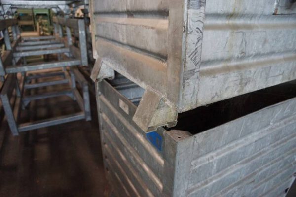5 St. stapelbare Kippbehälter, verzinkt, inkl. 1 Staplertraverse - gebraucht- : – Bild 15