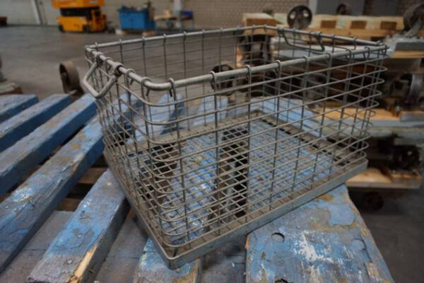 348 Stück Gitterstapelkörbe, schwere Ausführung, verzinkt, ca. 40 x 50 x 30cm, ideal zum Transport, Lagerung oder als Waschkorb, - gebraucht- :
