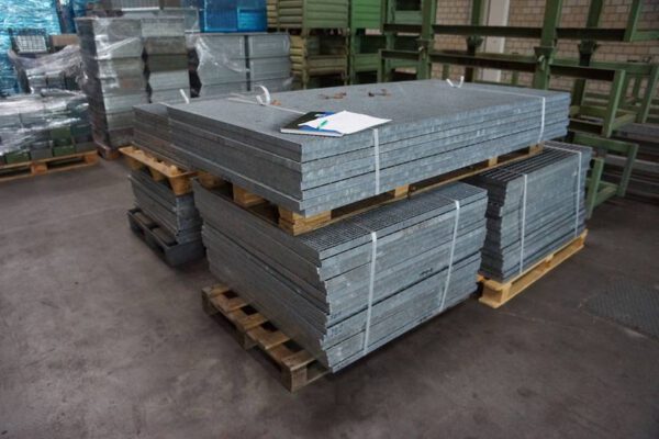 Posten Gitterroste, ca. 83 Stück – vorrangig wird der komplette Posten verkauft!!